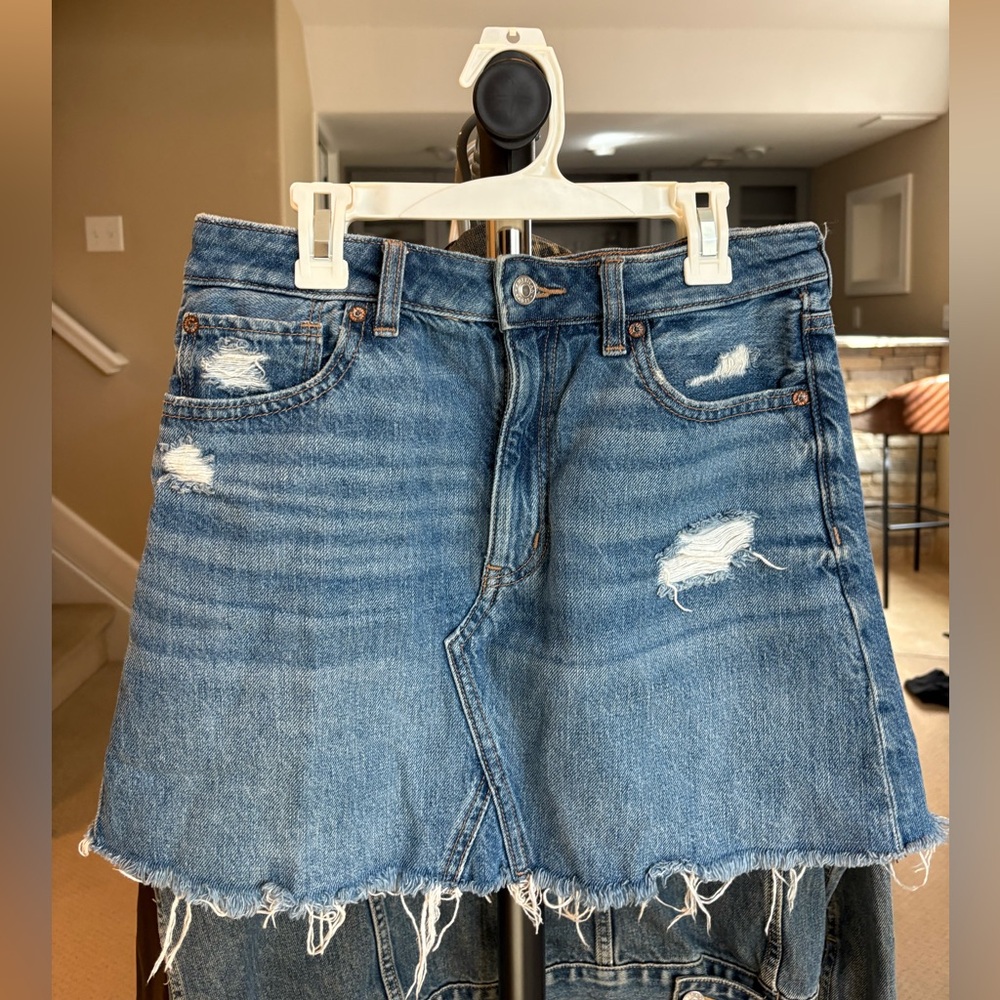 American Eagle Distressed Denim Skirt - Medium Wash